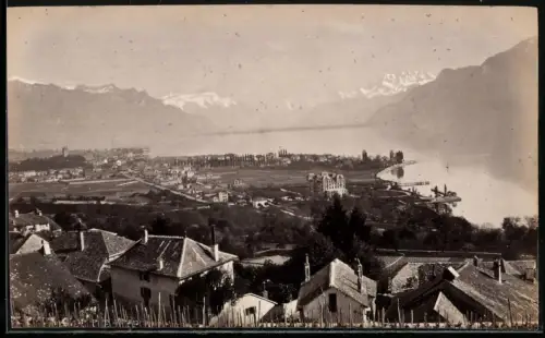 Fotografie unbekannter Fotograf, Ansicht Interlaken, Teilansicht der Stadt mit Blick zum See