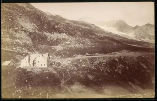 Fotografie unbekannter Fotograf, Ansicht Furkapass, Blick zum Hotel Furka