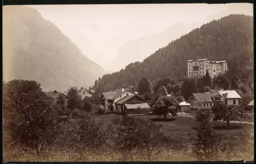 Fotografie unbekannter Fotograf, Ansicht Interlaken, Blick aus dem Ort nach dem Hotel Jungfraublick