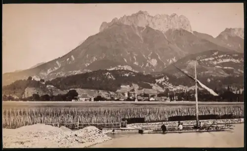 Fotografie unbekannter Fotograf, Ansicht Menthon, Blick über die Felder nach dem Ort
