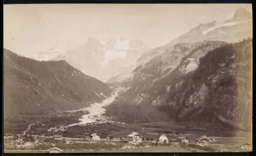 Fotografie unbekannter Fotograf, Ansicht Kandersteg, Teilansicht des Ortes in den Bergen
