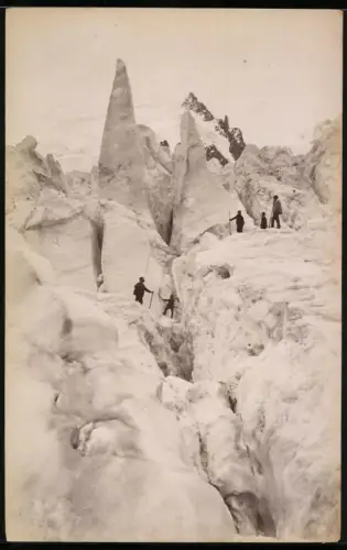 Fotografie unbekannter Fotograf, Ansicht Chamonix-Mont-Blanc, der Glacier des Bosson Gletscher mit Bergsteigern