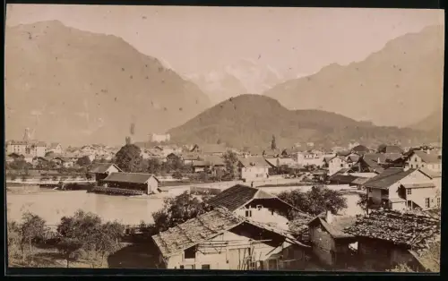 Fotografie unbekannter Fotograf, Ansicht Interlaken, Blick über den Ort
