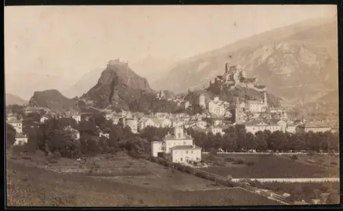 Fotografie unbekannter Fotograf, Ansicht Sion, Ortspartie mit Tourbillon und Valère