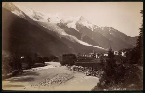 Fotografie unbekannter Fotograf, Ansicht Chamonix, Talort mit Blick nach dem Gletscher
