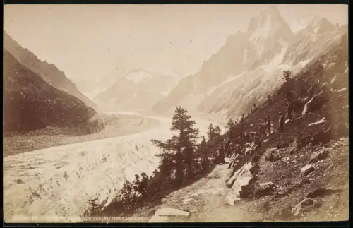Fotografie unbekannter Fotograf, Ansicht Chamonix-Mont-Blanc, die Gletscherzunge im Tal