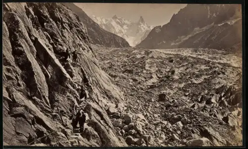 Fotografie unbekannter Fotograf, Ansicht Chamonix, Grand Charmoz, Gletschermoräne