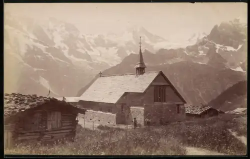 Fotografie unbekannter Fotograf, Ansicht Mürren, englische Kapelle mit Blick zum Breithorn