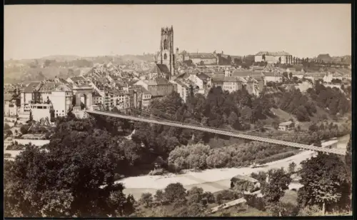 Fotografie unbekannter Fotograf, Ansicht Fribourg, Blick auf die Stadt