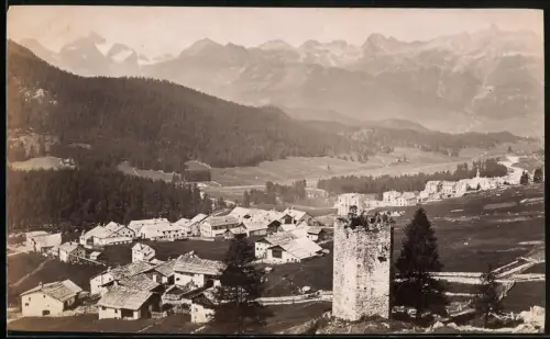 Fotografie unbekannter Fotograf, Ansicht Pontresina, Blick von der Ruine auf den Ort