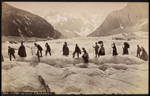 Fotografie unbekannter Fotograf, Ansicht Chamonix, Illustre Gesellschaft am Mer de Glace