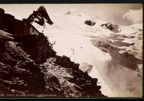 Fotografie unbekannter Fotograf, Ansicht Chamonix, Unterkunftshaus am Grand Mulets, Mont Blanc Gletscher