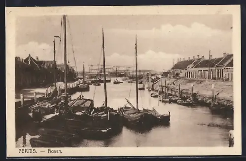 AK Pernis, Haven