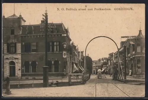 AK Gorredijk, N. O. Dubbele straat met Postkantoor