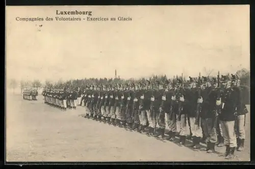 AK Luxembourg, Compagnies des Volontaires, Exercices au Glacis, Infanteristen in Formation