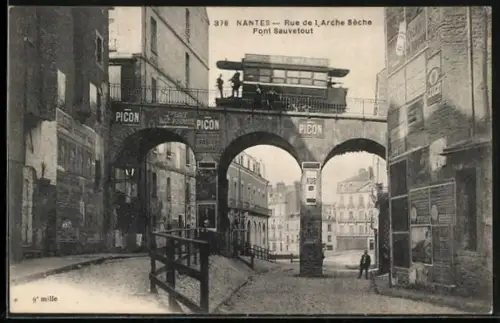 AK Nantes, Rue de l`Arche-Sèche & Pont Sauvetout, Strassenbahn