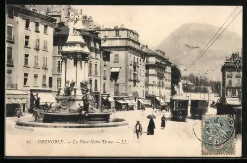 AK Grenoble, La Place Notre-Dame mit Strassenbahnen