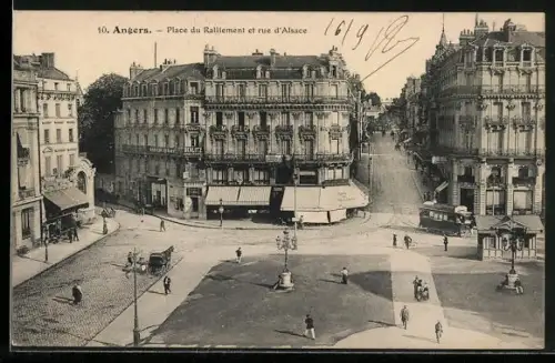 AK Angers, Place du Ralliement et Rue d`Alsace, Strassenbahn