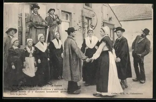 AK Les Epouseux du Berry, Hochzeitstanz, Musikanten, französische Einwohner beim Feiern