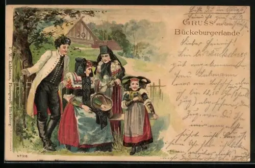 Lithographie Bückeburger Land, Familie vor einem Gehöft, Trachten