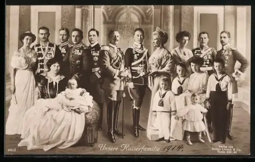 AK die Kaiserfamilie von Preussen, Männer in Uniform