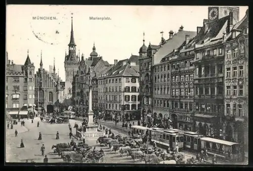 AK München, Strassenbahnen auf dem Marienplatz