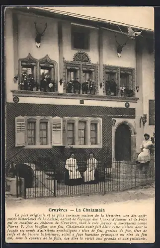 AK Gruyeres, La Chalamala, Damen sitzen vor dem Gabäude
