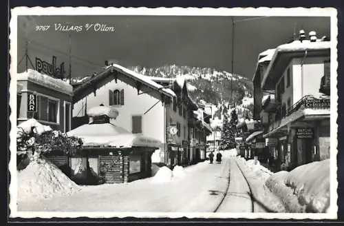 AK Villars-s-Ollon, Strassenpartie mit Geschäften im Schnee