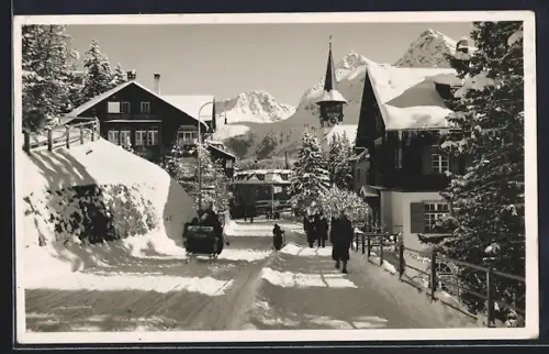 AK Arosa, Dorfstrasse mit Schlitten im Schnee