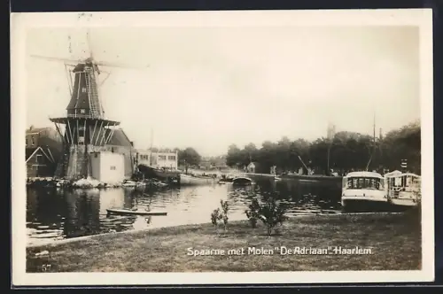 AK Haarlem, Spaarne met Molen De Adriaan, Windmühle am Flussufer