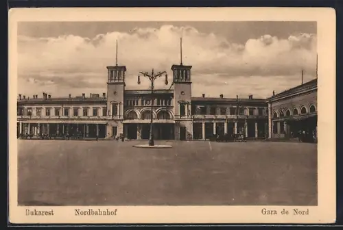 AK Bukarest, Nordbahnhof mit Vorplatz