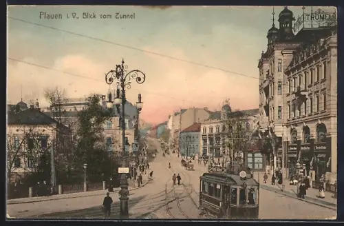 AK Plauen i. V., Blick vom Tunnel, Strassenbahn, Geschäftshäuser