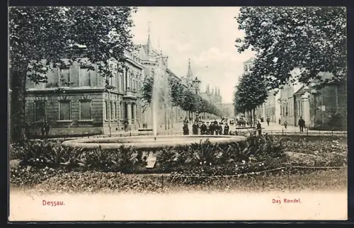 AK Dessau, Das Rondel, Brunnen, Strassenansicht