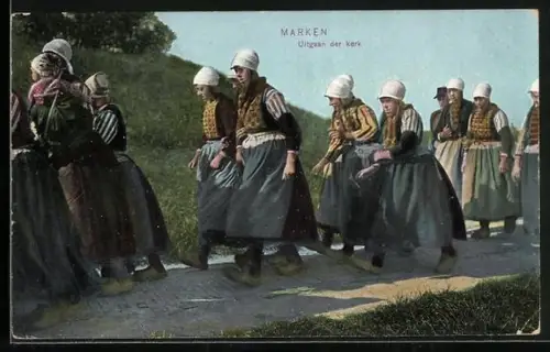 AK Bäuerinnen in Tracht aus dem Marken
