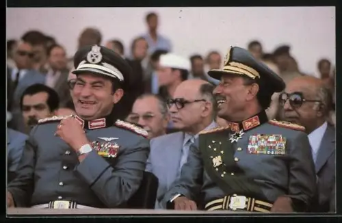 AK Anwar Sadat und Hosni Mubarak in Galauniform, kurz vor dem Anschlag bei dem Sadat sein Leben lies