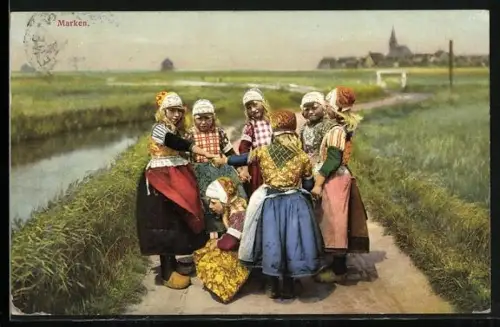 Künstler-AK Photochromie Nr. 2349: Marken, Mädchen in Volkstracht