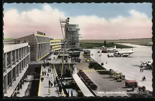 AK Wien-Schwechat, Flugzeuge stehen auf dem Flughafen