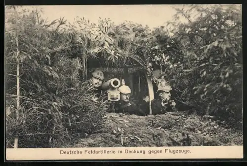 AK Deutsche Feldartillerie in Deckung gegen Flugzeuge