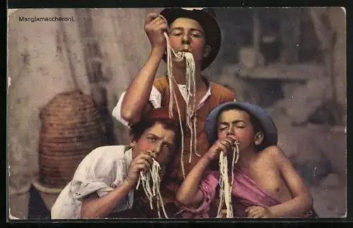 AK Mangiamaccheroni, Jungen essen Makkaroni
