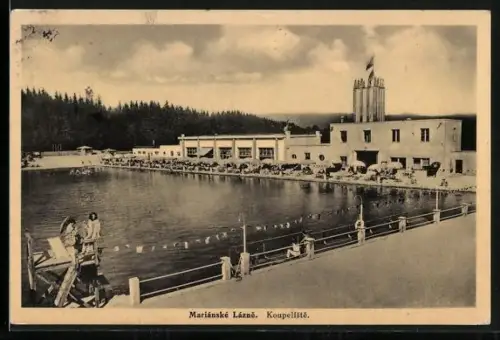 AK Marienbad, Strandbad mit Gebäude und Badegästen