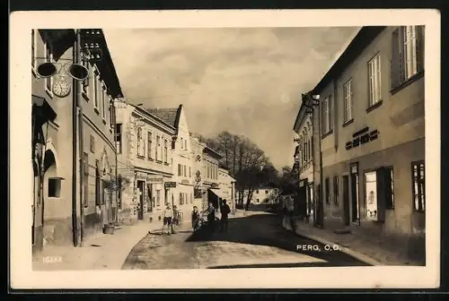 AK Perg /O. D., Gemischtwarenladen mit Strassenpartie