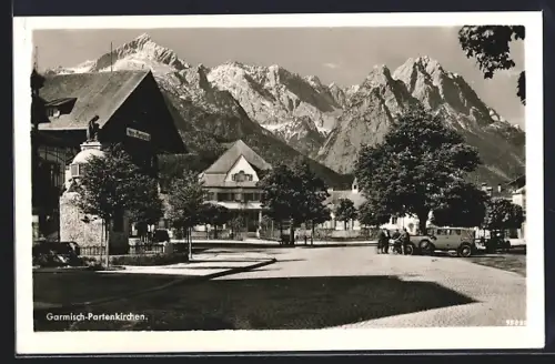 AK Garmisch-Partenkirchen, Ortsansicht mit Alpenpanorama