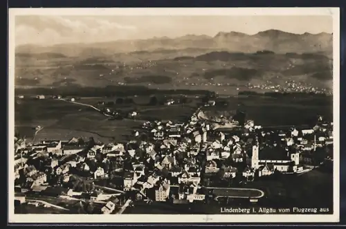 AK Lindenberg i. Allgäu, Stadtansicht vom Flugzeug aus