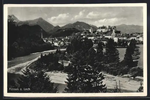 AK Füssen a. Lech, Ortsansicht mit Bergen