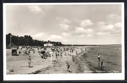 AK Thiessow /Rügen, Strand mit Badegästen