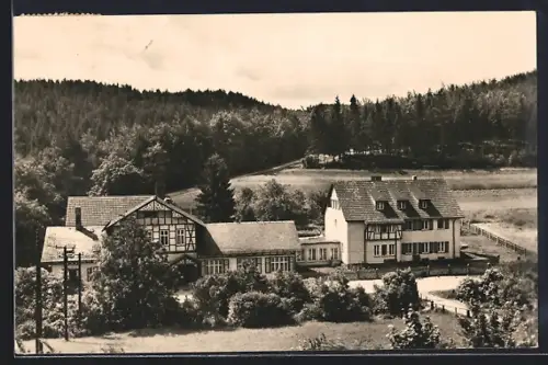 AK Ernstroda /Gotha, FDGB-Erholungsheim Otto Heller, Gebäudeansicht, Wald