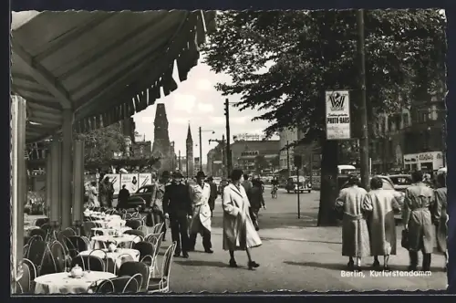 AK Berlin-Charlottenburg, Kurfürstendamm, Strassencafé, Kaiser-Wilhelm-Gedächtniskirche