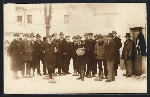 Foto-AK Wartberg ob der Aist, Männer beim Eiskegeln 1933