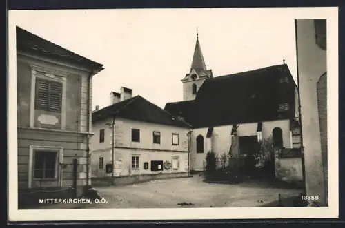 AK Mitterkirchen /O. Ö., Strassenpartie mit Kirche