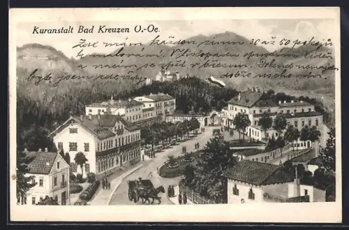 Künstler-AK Bad Kreuzen /O.-Oe., Strassenpartie mit Kuranstalt